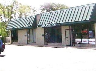 521 S Bartlett Rd, Streamwood, IL 60107