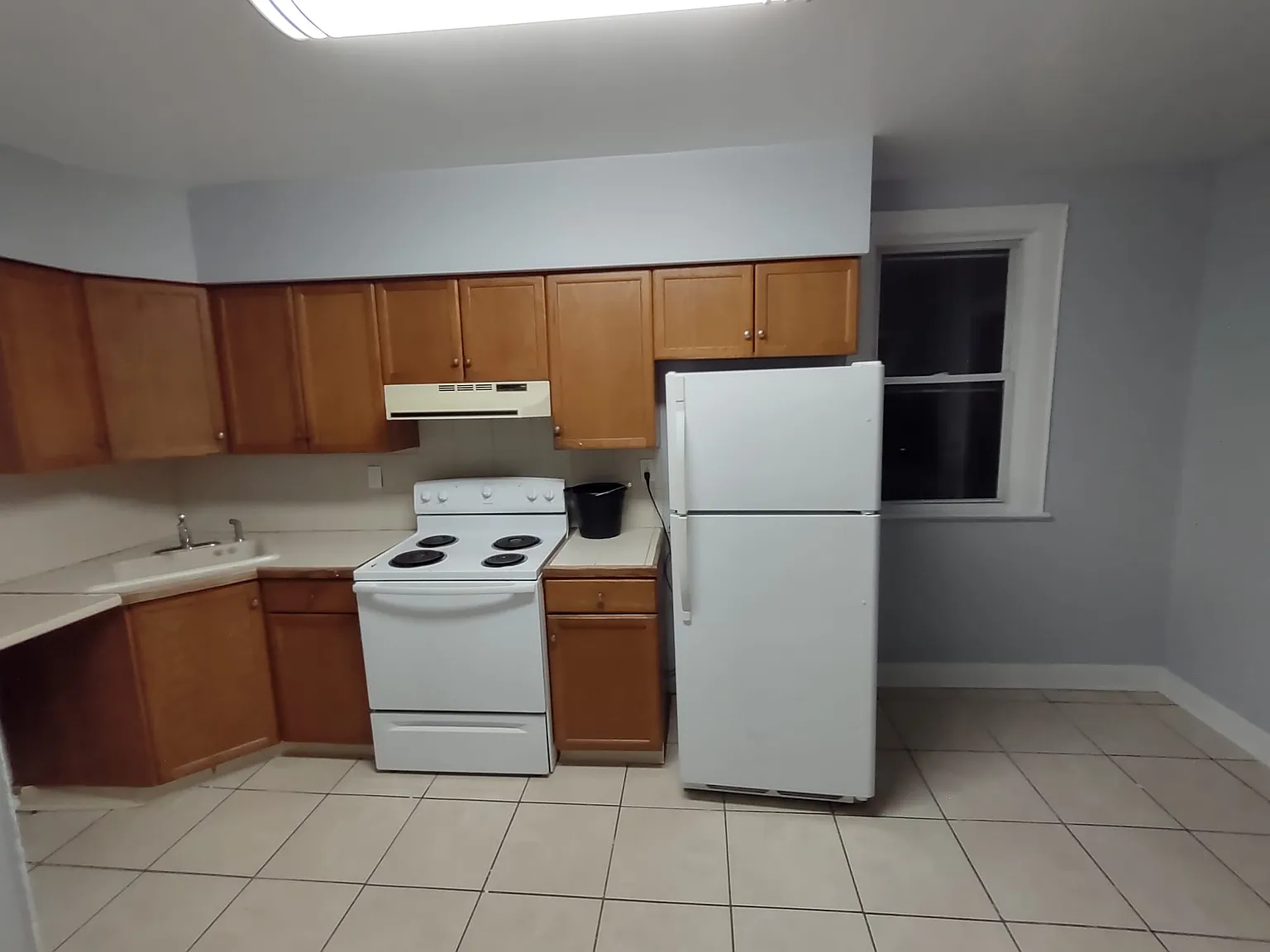 3 bed, 1000 sqft, $3,200 — Photo 2