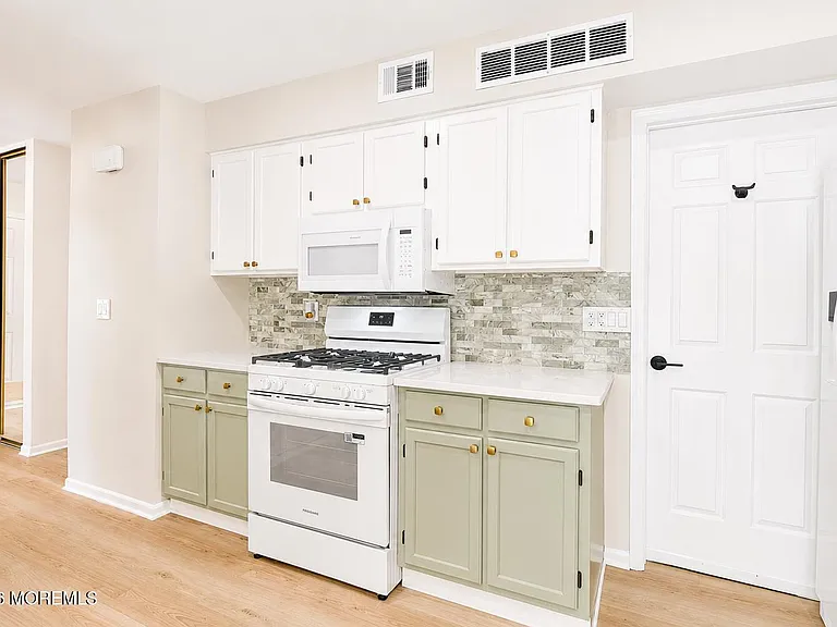 99 Oak Ln — Photo 30
