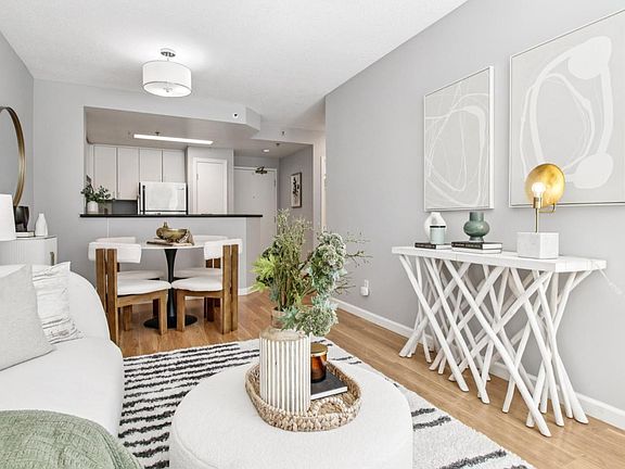 4th image of 240 Lombard St APT 727