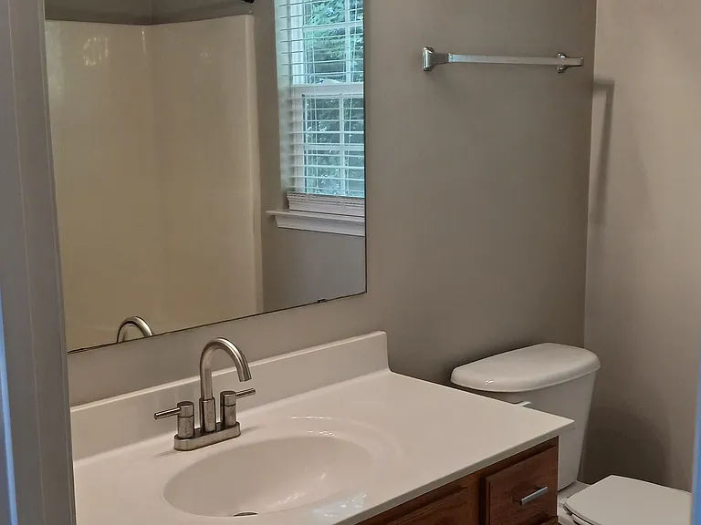 2nd floor guest bathroom