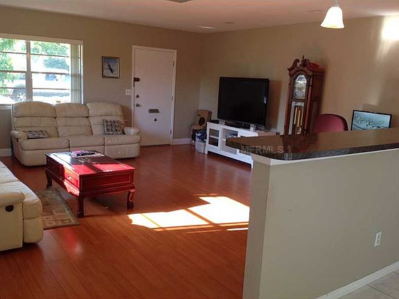 4th image of 701 74th Ave N