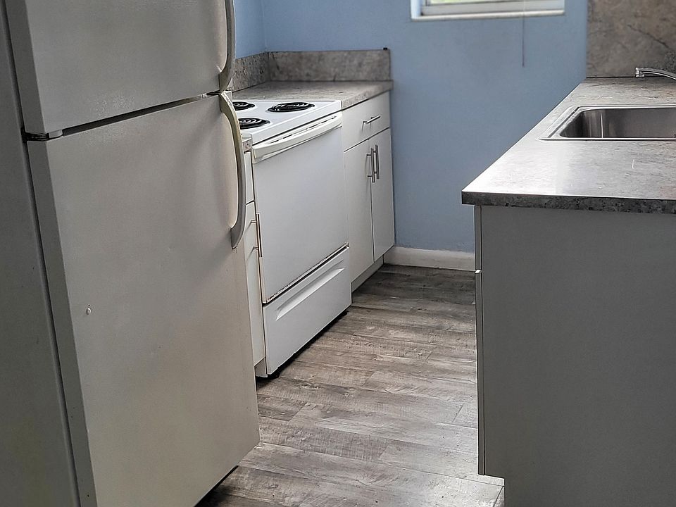 2nd image of 751 E 11th Pl #204