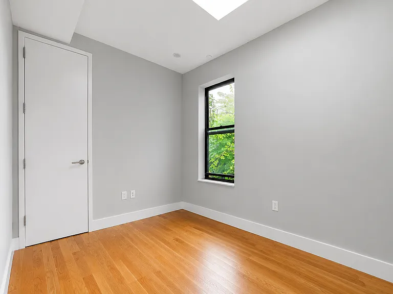 1100 De Kalb Ave #2S — Photo 3