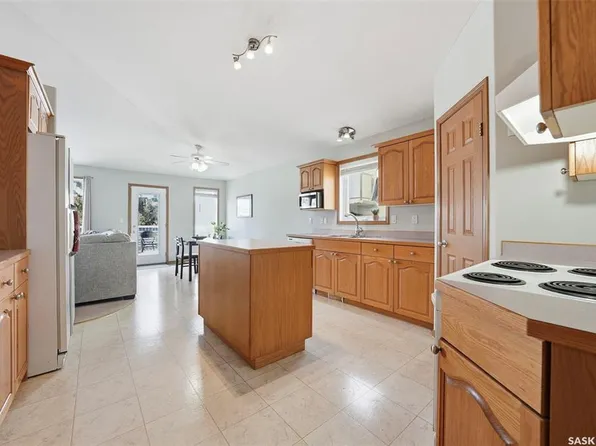 11 Columbia DRIVE, Saskatoon, SK S7K 1E3