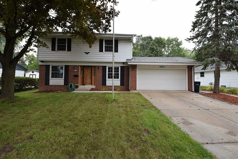 Lovely Colonial - Mature Lot