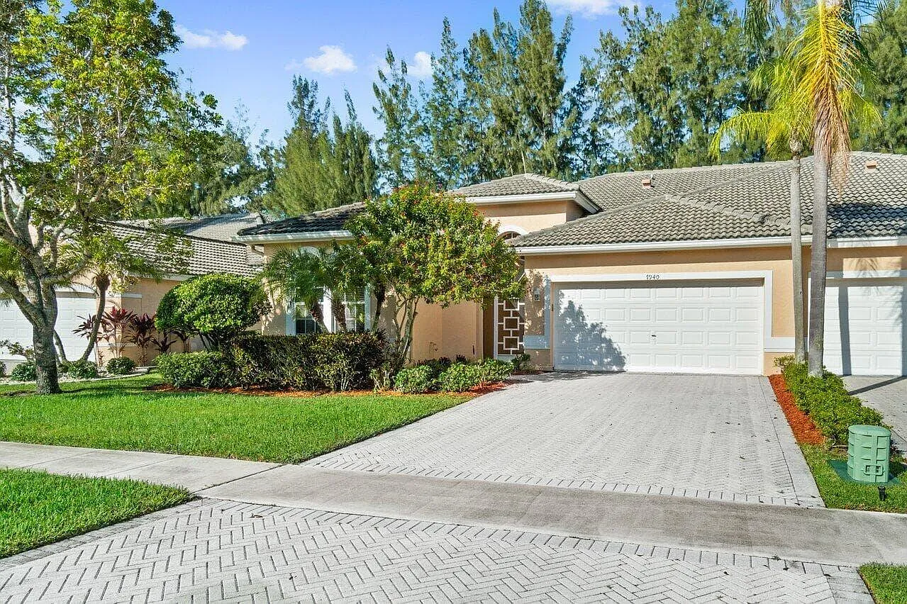 3 bed, 2.0 bath, 1633 sqft, $9,000 — Photo 3