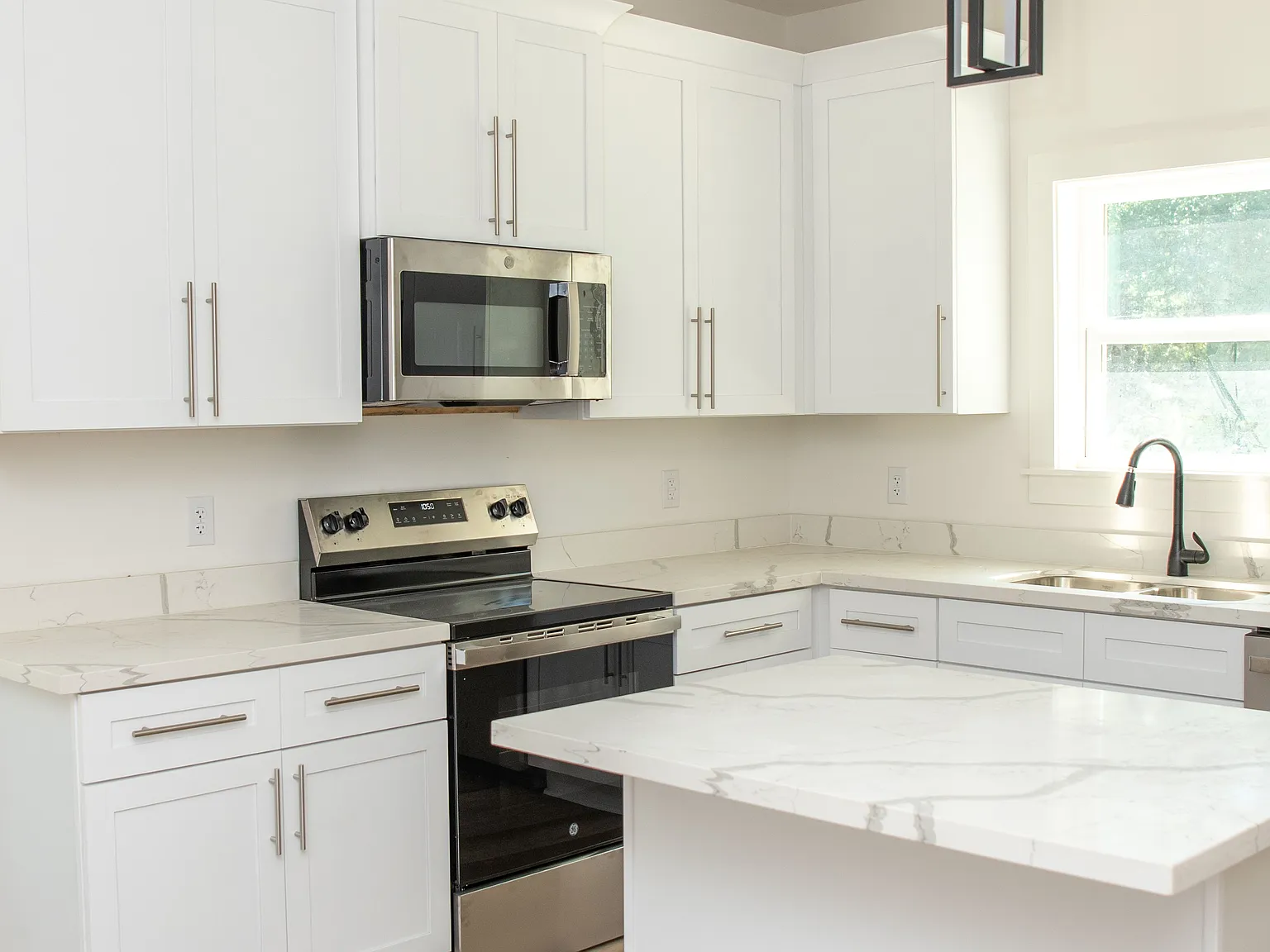 2 bed, 2.5 bath, 1200 sqft, $1,600 — Photo 2