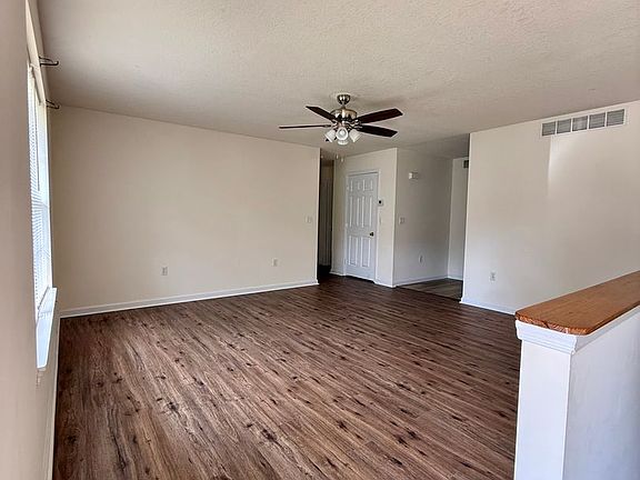 2nd image of 608-610 Curtis Dr #608