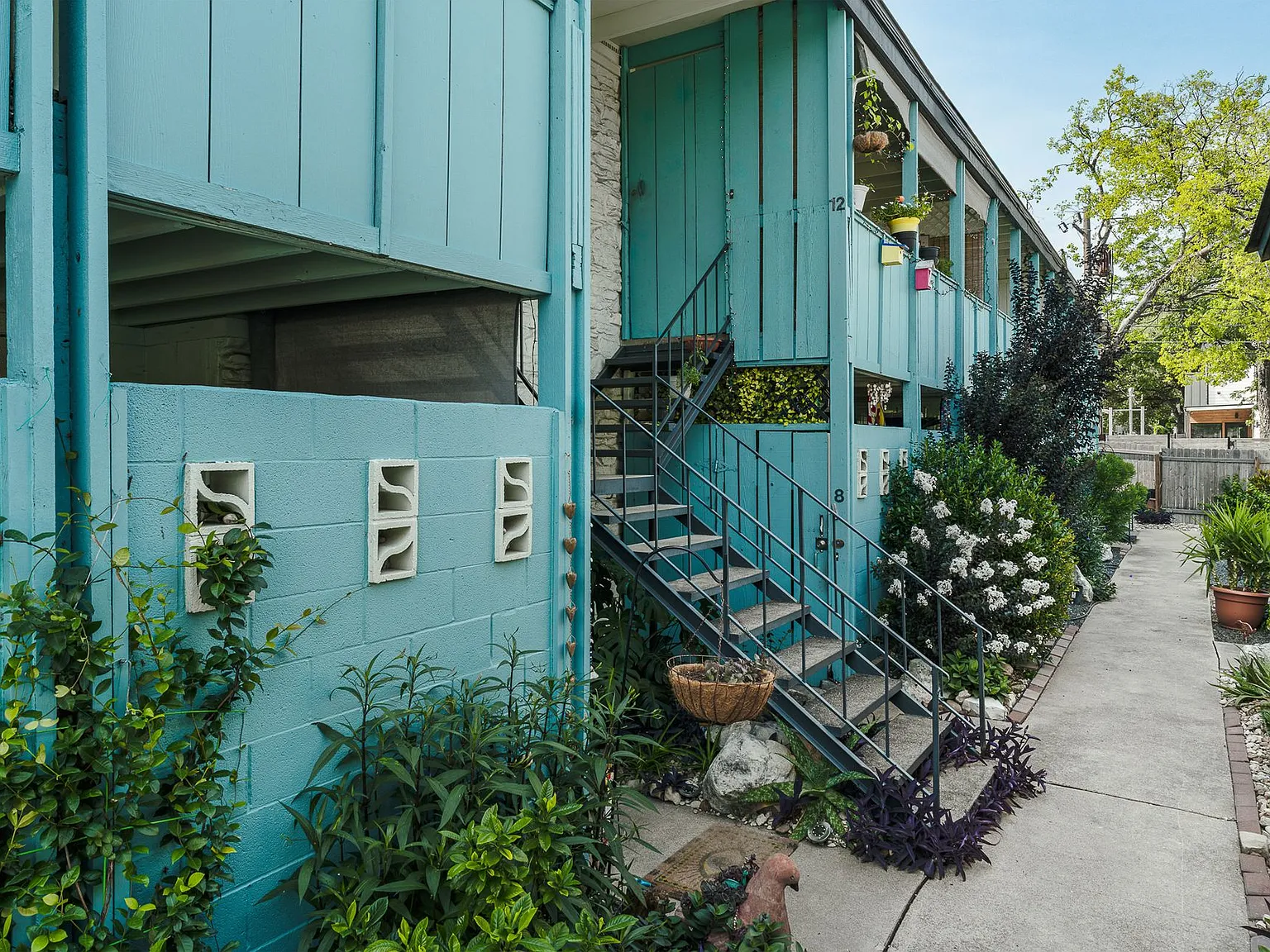 El Sorrento Apts. - 2 Bedroom - One Bath — Photo 3
