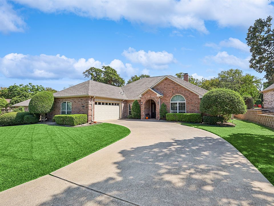 1st image of 407 Moran Dr
