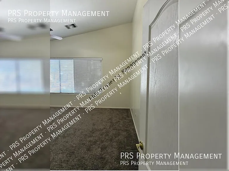 1744 E Robin Ln — Photo 13