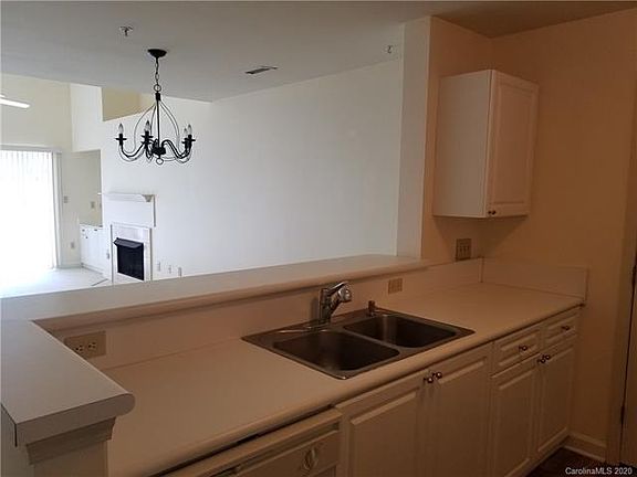 4th image of 108 Pier 33 Dr Unit 406