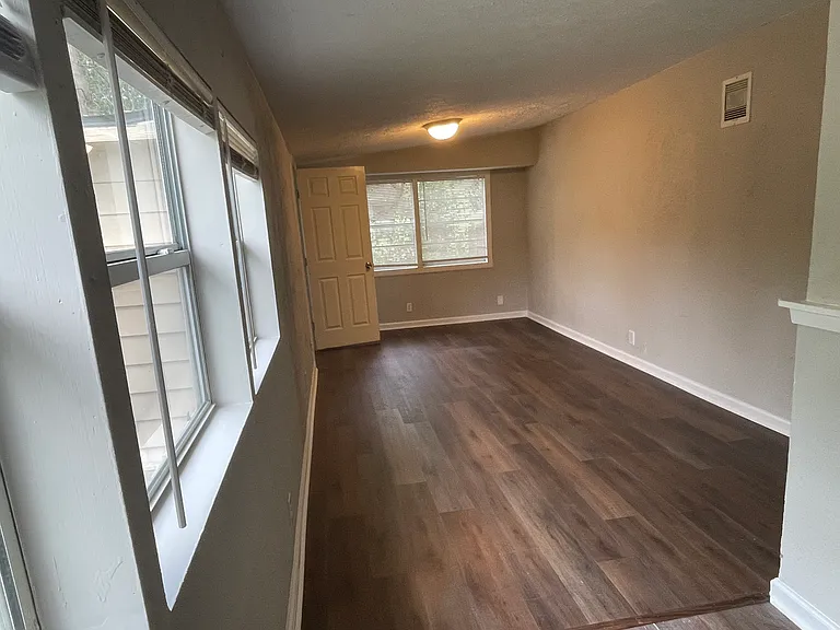 704 E Defee Ave — Photo 6