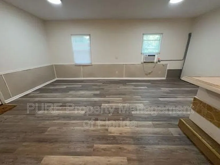 595 NW 100th St #B — Photo 7