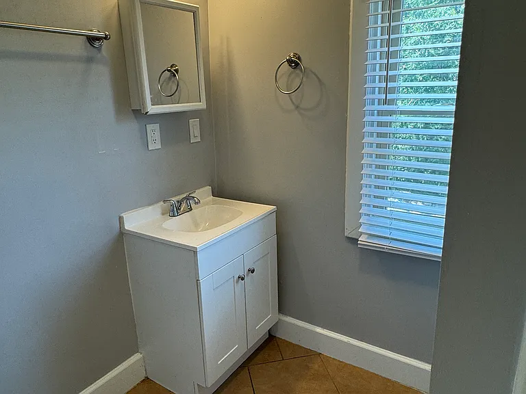 313 W 6th St #5 — Photo 13