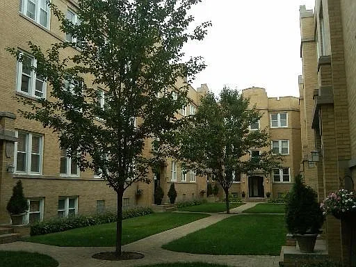 1338 W Estes Ave APT 1N photo 1