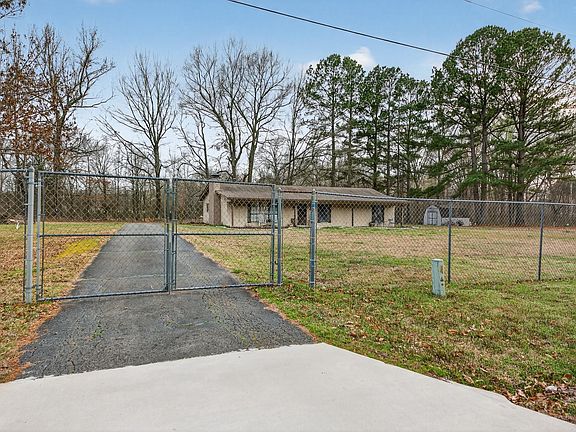 4th image of 9 Snowden Cir