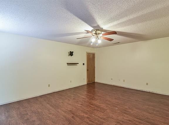 2nd image of 403 Country Meadow Dr