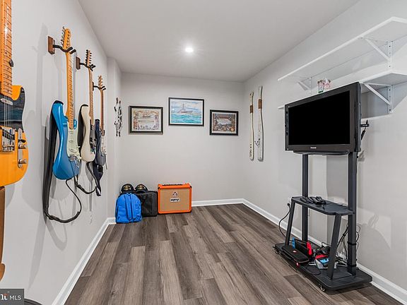 3rd image of 1026 Wickersham Way