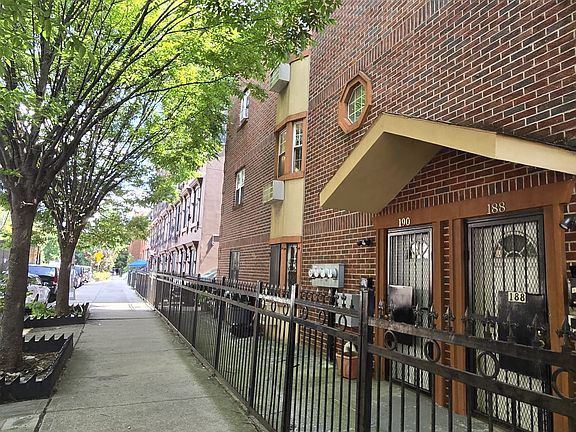 4th image of 190 Macon St #1