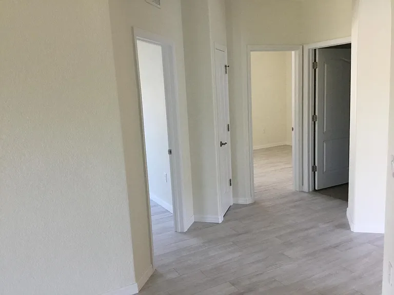 1611 Parnell Ct — Photo 11