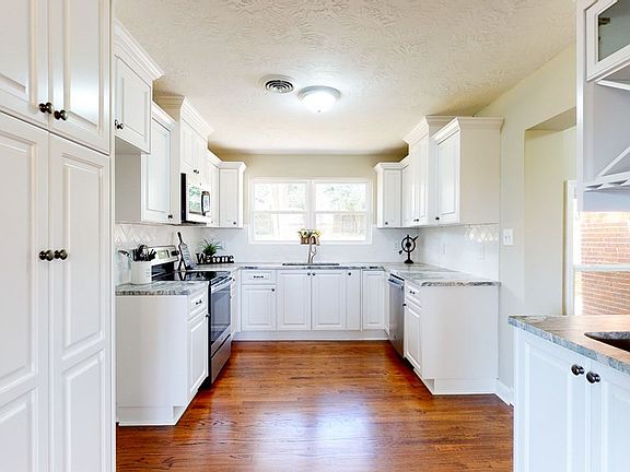 2nd image of 2426 Brentwood Drive