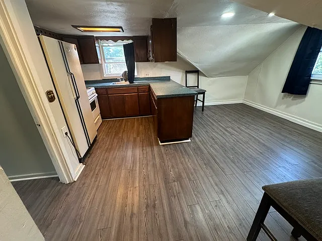 724 W 3rd St #2 — Photo 6
