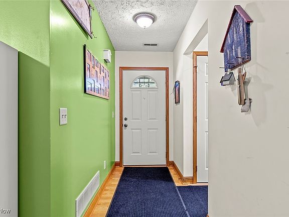 4th image of 1373 E Beal Ave