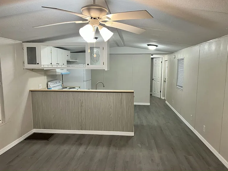 Auburndale Estates — Photo 3
