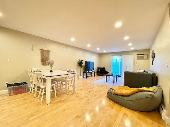 4th image of 50 Green St APT 111