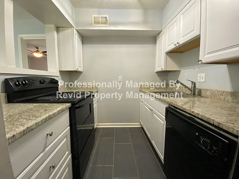 1626 Monroe Ave. — Photo 12