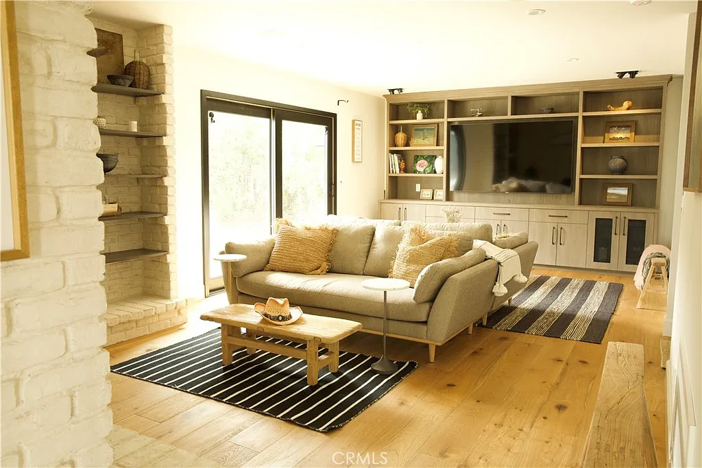 6 bed, 4000 sqft, $30,000 — Photo 4