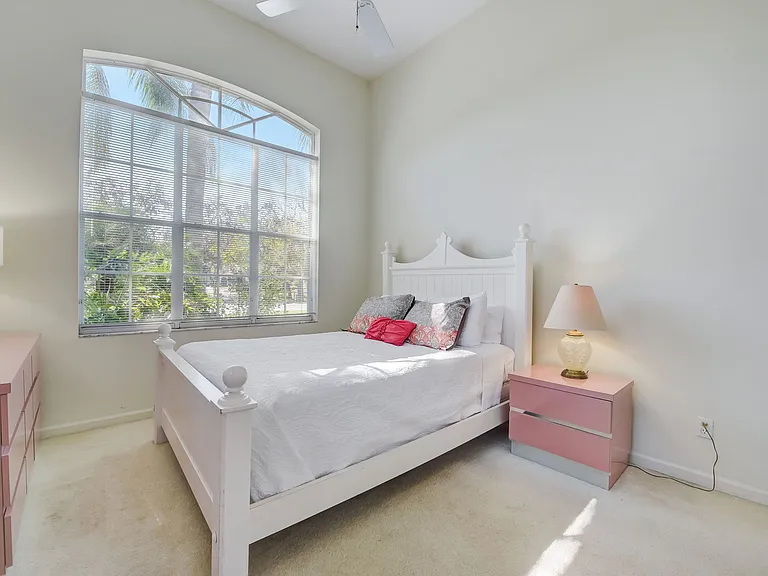4653 Hadfield Dr — Photo 25