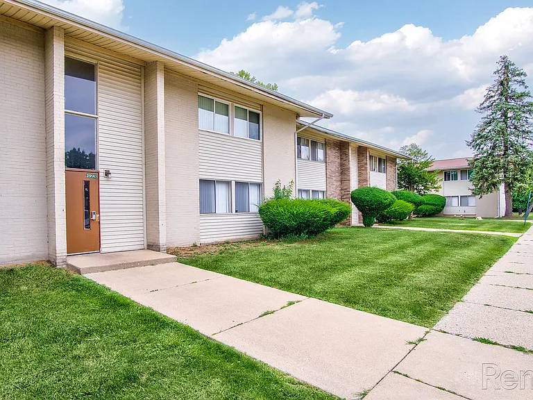 Camelot Apartments — Photo 15