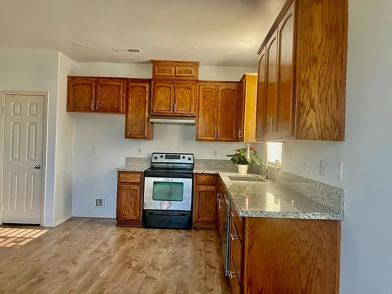 Compass Ave — Photo 12