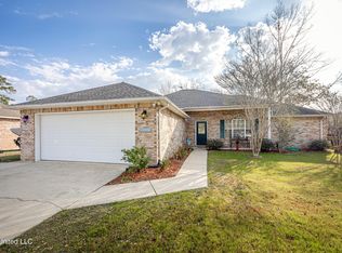 3520 N 7th St, Ocean Springs, MS 39564