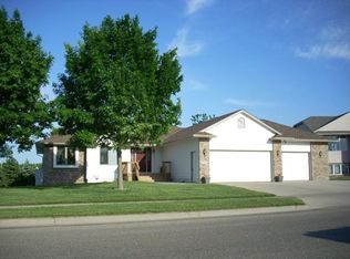 7201 W Chesapeake Ln, Sioux Falls, SD 57106