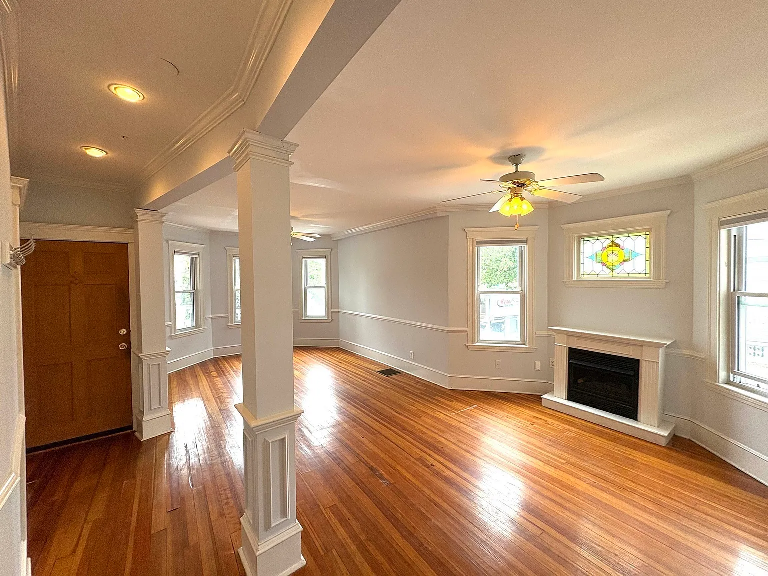 3 bed, 1.5 bath, 1100 sqft, $2,900 — Photo 2