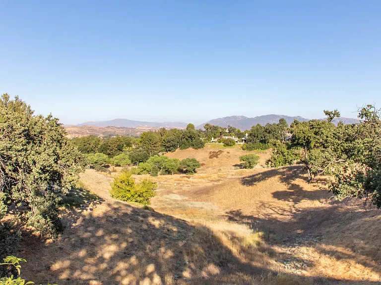 Surrounded by scenic hiking spots.