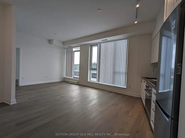 293 The Kingsway #702 — Photo 5