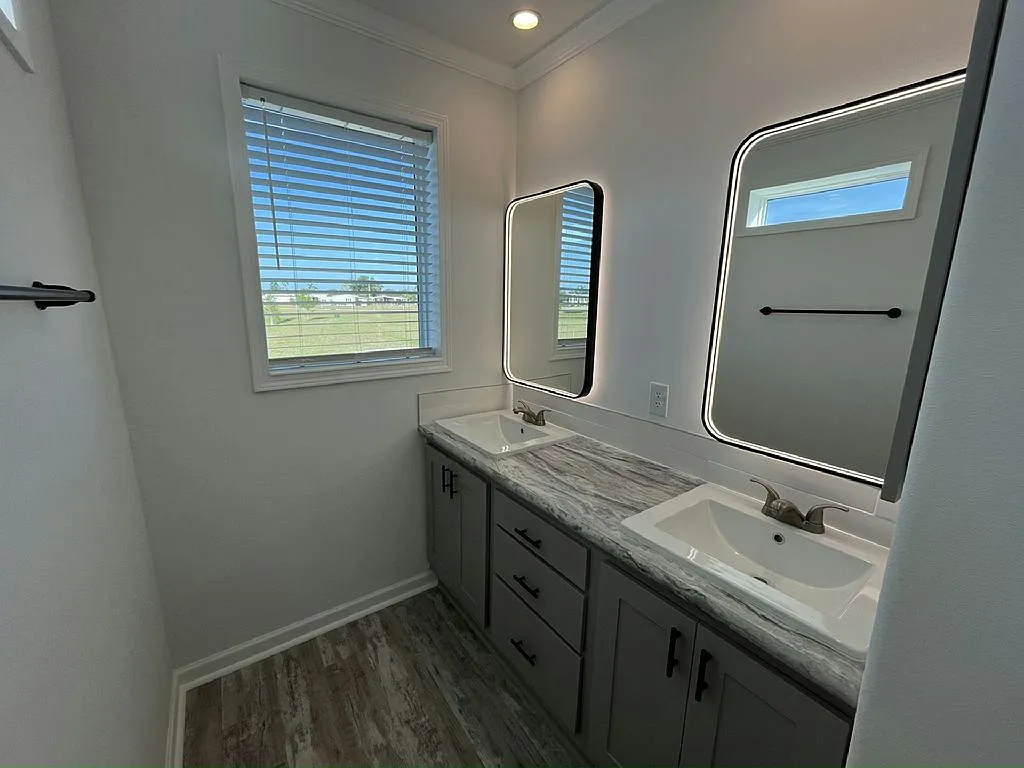 3 bed, 2.0 bath, 1460 sqft, $1,895 — Photo 2