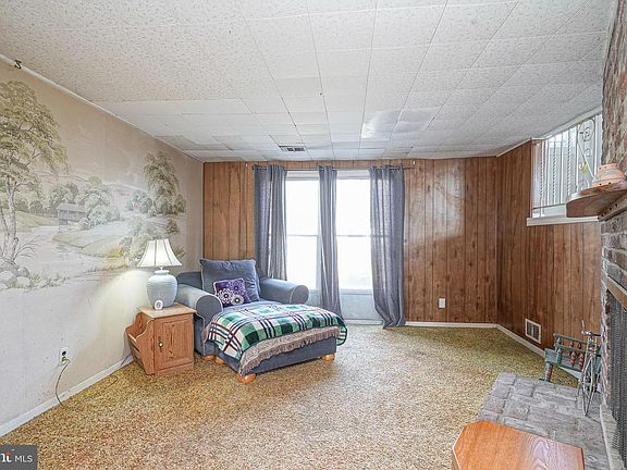 4th image of 225 Drake Rd