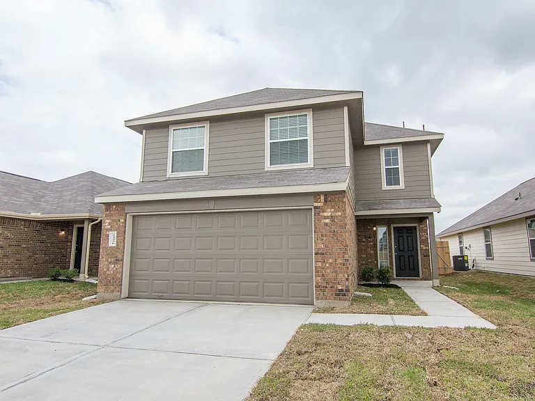 24426 Borelli Dr — Photo 3