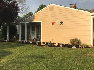 34 Spring Ln, Levittown, PA 19055