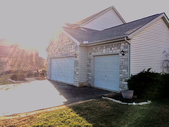 3rd image of 221 Cedarbend Ct