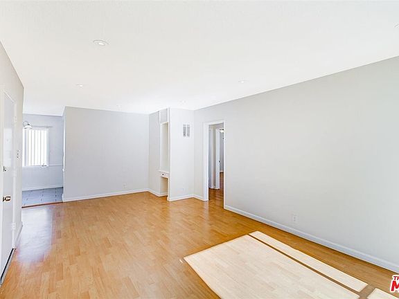 4th image of 1826 N Harvard Blvd #22