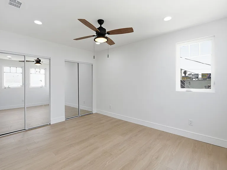 1822 1/2 S Harvard Blvd — Photo 24