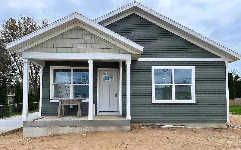 1st image of 1351 Ada Ave