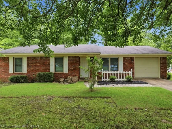 832 N Apple St, Greenwood, AR 72936